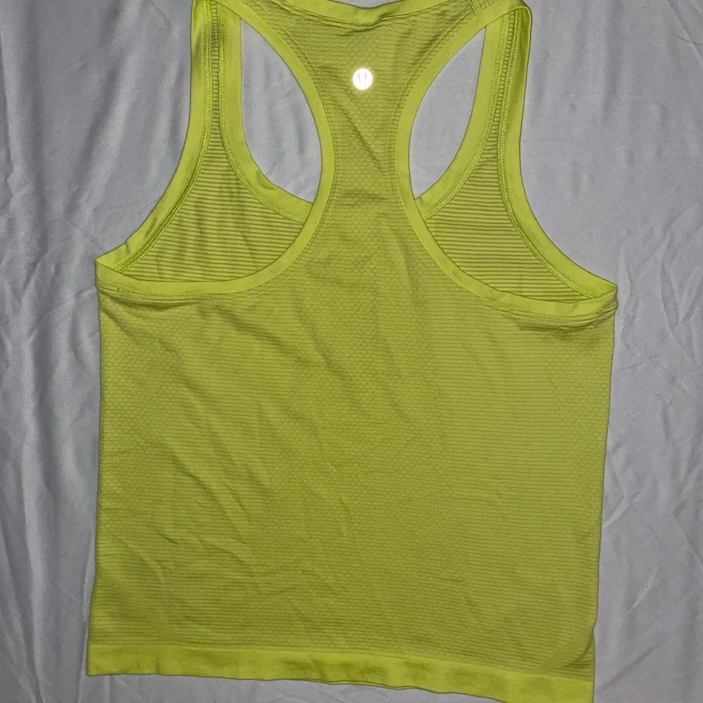 Lululemon Swiftly Tech Race Length Yellow Racerback Tank Top in Women’s Size 6 - Picture 6 of 7